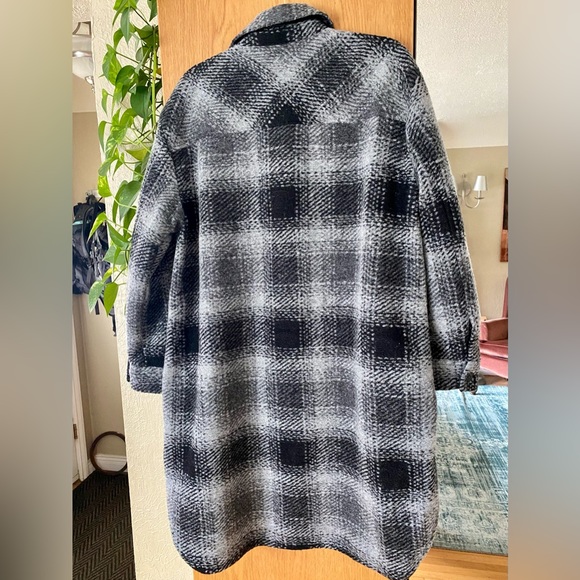 Gap Plaid Long Shacket - Picture 2 of 5